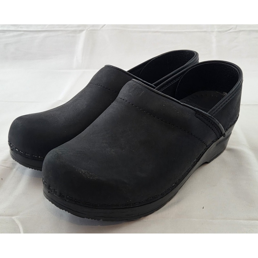 Dansko Clogs Womens 38 US 7.5 Black Leather Slip On Professional Clogcore